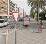 Mupi en avenida Mediterráneo, Puerto de Sagunto Mupi en avenida Mediterráneo cerca de la playa de Puerto de Sagunto